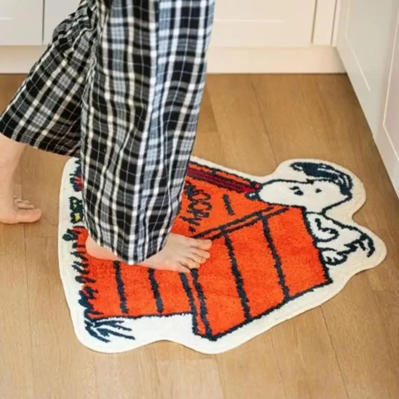 Alfombra con forma de casa de  - Home Edit Bathroom reseña y precio